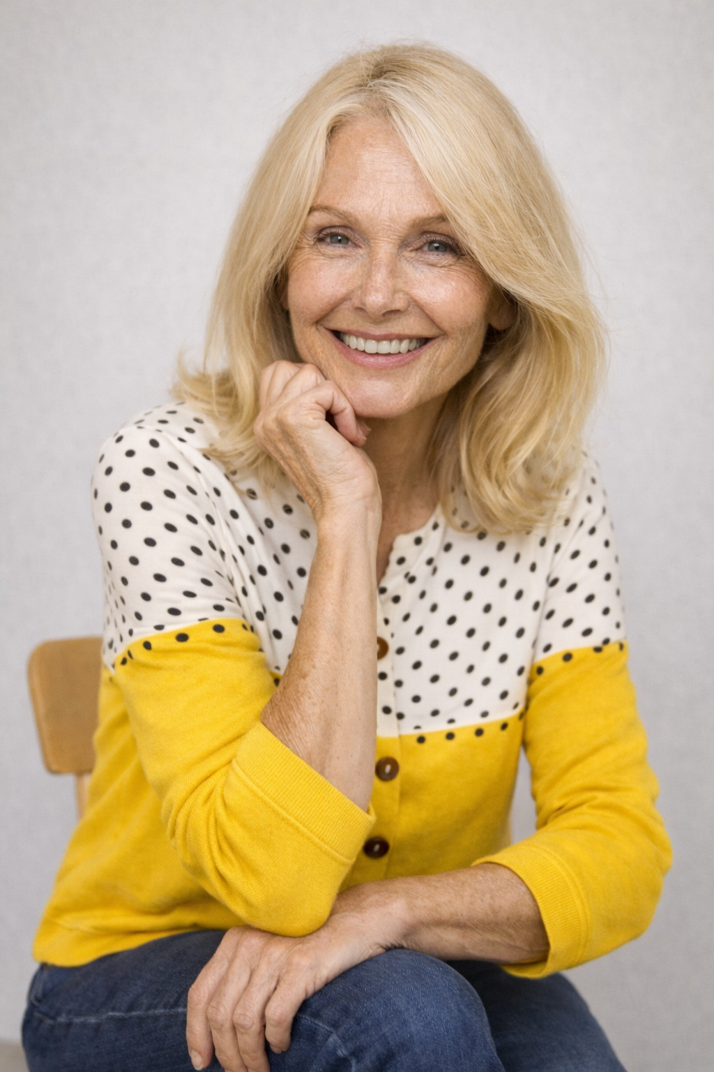 Women’s Vintage-Inspired Polyester Cardigan Sweater — Timeless, Cozy Knitwear for Everyday Elegance